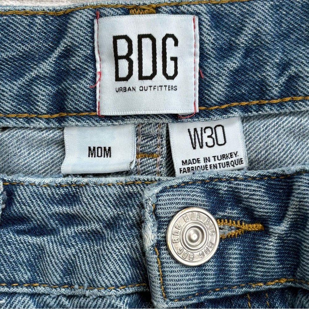 BDG Urban Outfitters Mom Jeans High Rise Light Wash Distressed Size 30 Cotton - Picture 3 of 8